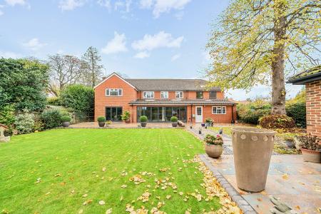 6 bedroom Detached house for sale in Newlands Drive, Maidenhead, SL6