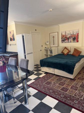 1 bedroom Studio flat to let in Amerden Lane, Taplow, SL6