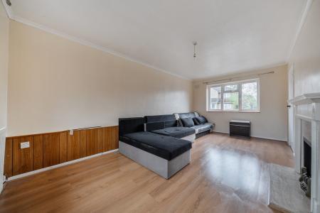 3 bedroom Terraced House to let in Quinbrookes, Slough, SL2