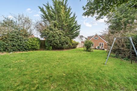 4 bedroom Detached house to let in Havelock Road, Maidenhead, SL6