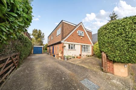 4 bedroom Detached house to let in Havelock Road, Maidenhead, SL6