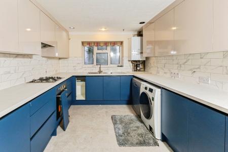 4 bedroom Detached house to let in Havelock Road, Maidenhead, SL6