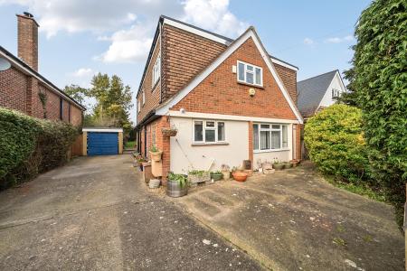 4 bedroom Detached house to let in Havelock Road, Maidenhead, SL6