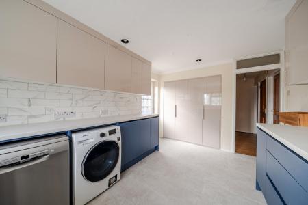 4 bedroom Detached house to let in Havelock Road, Maidenhead, SL6