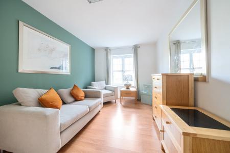 2 bedroom Flat to let in Ray Park Avenue, Maidenhead, SL6