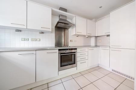 2 bedroom Flat to let in Ray Park Avenue, Maidenhead, SL6
