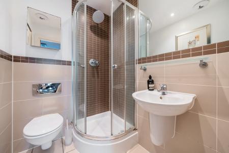 2 bedroom Flat to let in Ray Park Avenue, Maidenhead, SL6