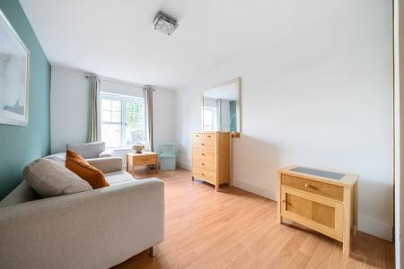 2 bedroom Flat to let in Ray Park Avenue, Maidenhead, SL6