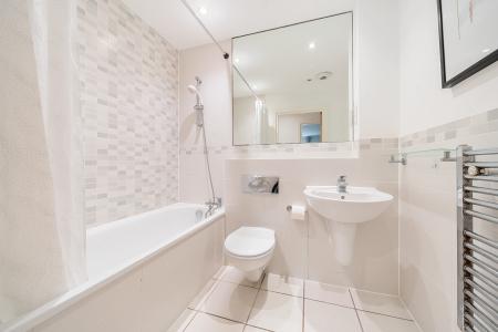 2 bedroom Flat to let in Ray Park Avenue, Maidenhead, SL6