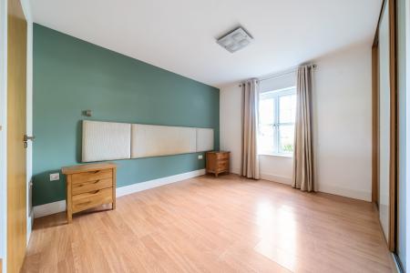 2 bedroom Flat to let in Ray Park Avenue, Maidenhead, SL6