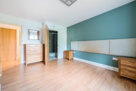 2 bedroom Flat to let in Ray Park Avenue, Maidenhead, SL6