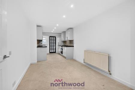 3 bedroom End of terrace house to let in Reeve Road, Holyport, SL6