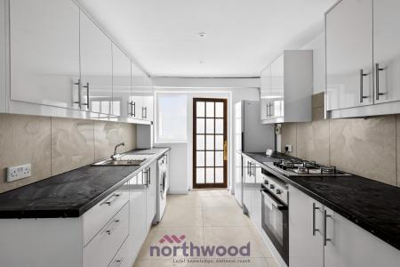 3 bedroom End of terrace house to let in Reeve Road, Holyport, SL6