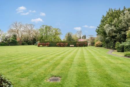 2 bedroom Flat for sale in Ray Mead Road, Maidenhead, SL6