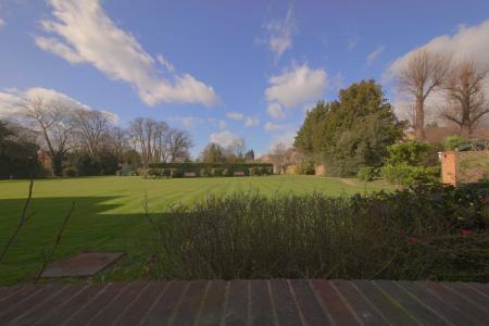 2 bedroom Flat for sale in Ray Mead Road, Maidenhead, SL6