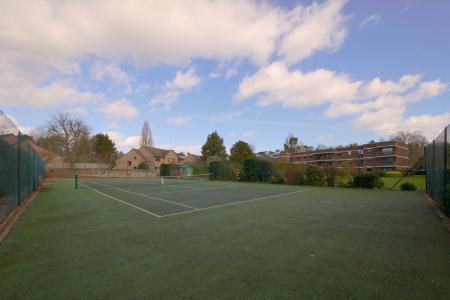 2 bedroom Flat for sale in Ray Mead Road, Maidenhead, SL6