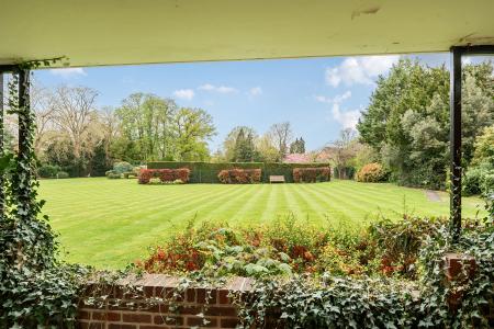 2 bedroom Flat for sale in Ray Mead Road, Maidenhead, SL6