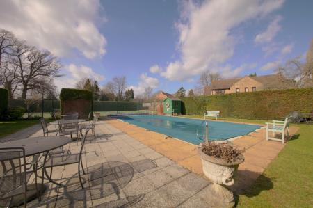 2 bedroom Flat for sale in Ray Mead Road, Maidenhead, SL6