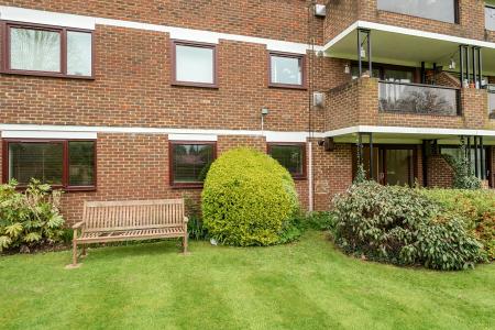 2 bedroom Flat for sale in Ray Mead Road, Maidenhead, SL6