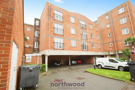 2 bedroom Flat for sale in Delta Court, Maidenhead, SL6