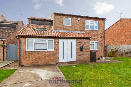4 bedroom Detached house to let in Eskdale Gardens, Maidenhead, SL6