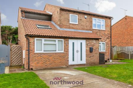 4 bedroom Detached house to let in Eskdale Gardens, Maidenhead, SL6