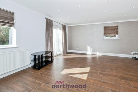 4 bedroom Detached house to let in Eskdale Gardens, Maidenhead, SL6