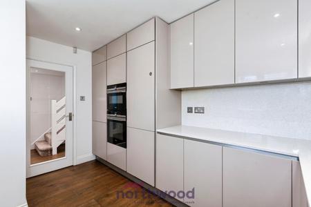 4 bedroom Detached house to let in Eskdale Gardens, Maidenhead, SL6