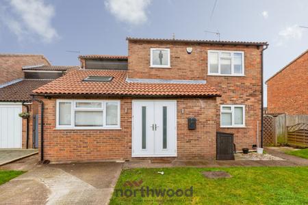 4 bedroom Detached house to let in Eskdale Gardens, Maidenhead, SL6