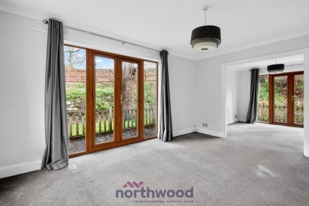 4 bedroom Detached house to let in Priors Way, Maidenhead, SL6