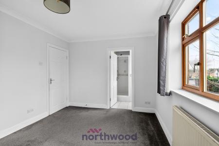 4 bedroom Detached house to let in Priors Way, Maidenhead, SL6