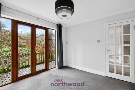 4 bedroom Detached house to let in Priors Way, Maidenhead, SL6