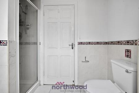 4 bedroom Detached house to let in Priors Way, Maidenhead, SL6