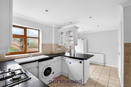 4 bedroom Detached house to let in Priors Way, Maidenhead, SL6