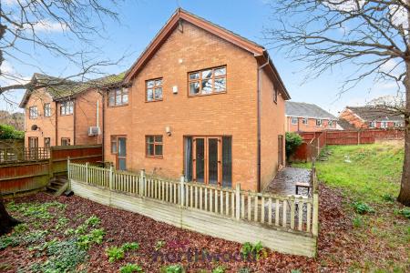 4 bedroom Detached house to let in Priors Way, Maidenhead, SL6