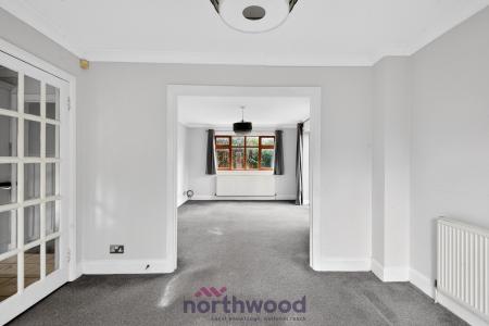 4 bedroom Detached house to let in Priors Way, Maidenhead, SL6