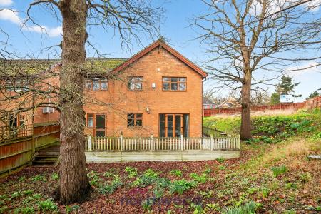 4 bedroom Detached house to let in Priors Way, Maidenhead, SL6