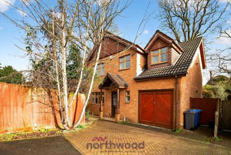 4 bedroom Detached house to let in Priors Way, Maidenhead, SL6