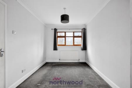 4 bedroom Detached house to let in Priors Way, Maidenhead, SL6