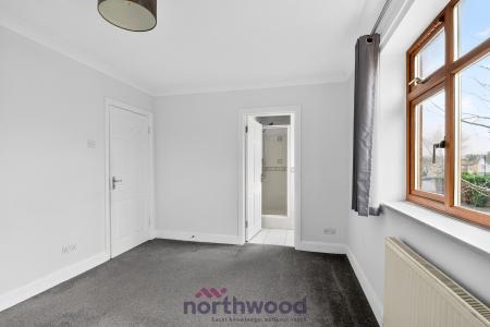 4 bedroom Detached house to let in Priors Way, Maidenhead, SL6