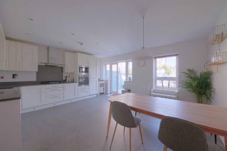 3 bedroom End of terrace house to let in Raven Drive, Maidenhead, SL6