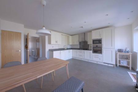 3 bedroom End of terrace house to let in Raven Drive, Maidenhead, SL6