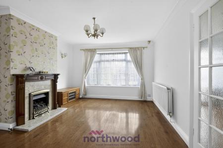 4 bedroom Semi-detached house to let in Fern Drive, Taplow, SL6