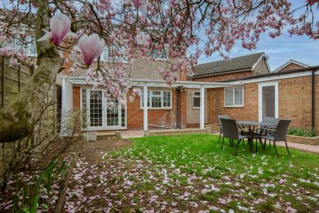 4 bedroom Semi-detached house to let in Fern Drive, Taplow, SL6