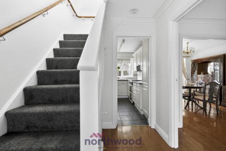 4 bedroom Semi-detached house to let in Fern Drive, Taplow, SL6