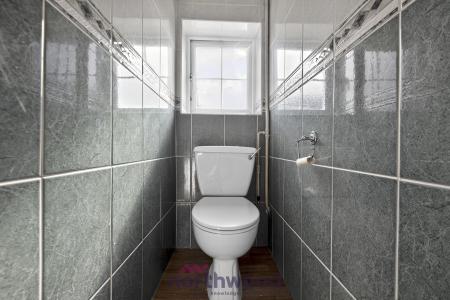 4 bedroom Semi-detached house to let in Fern Drive, Taplow, SL6