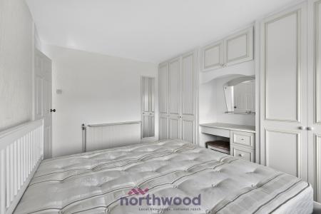 4 bedroom Semi-detached house to let in Fern Drive, Taplow, SL6