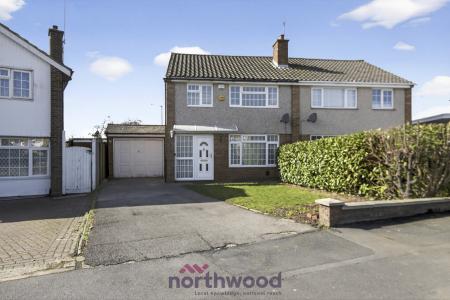 4 bedroom Semi-detached house to let in Fern Drive, Taplow, SL6