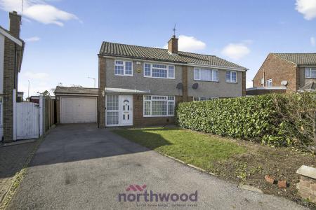 4 bedroom Semi-detached house to let in Fern Drive, Taplow, SL6