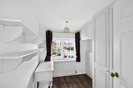 4 bedroom Semi-detached house to let in Fern Drive, Taplow, SL6